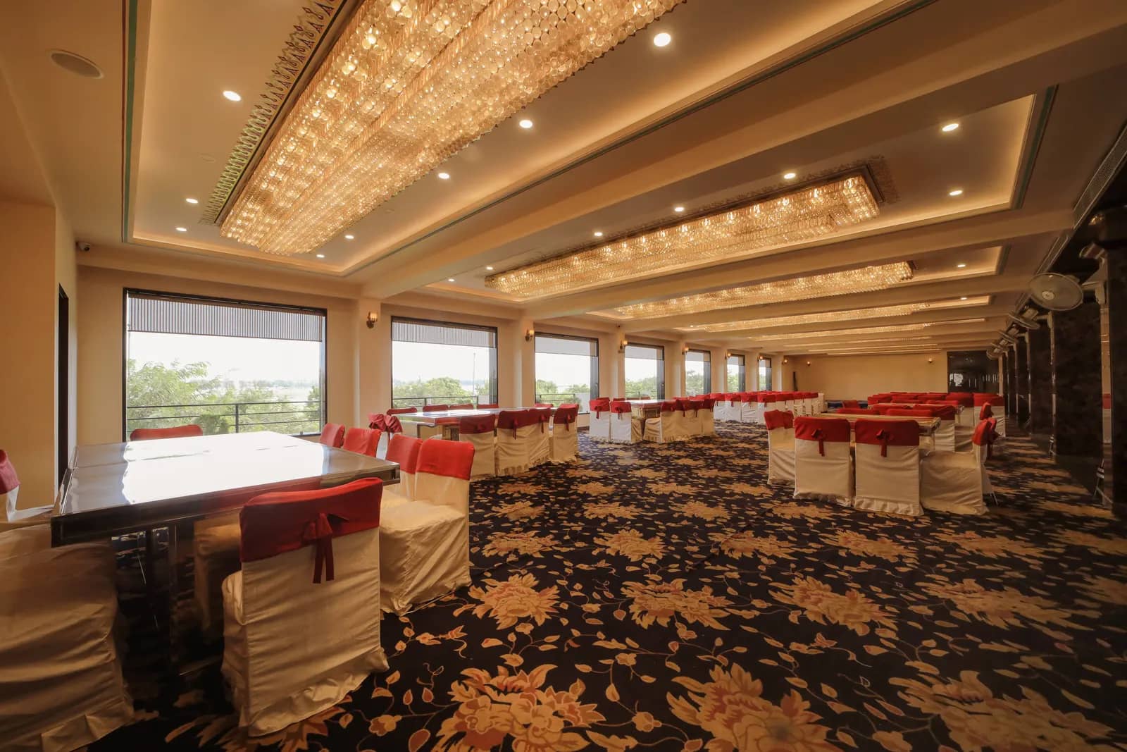 Formal banquet dining setup at Cheelgadi Jaipur