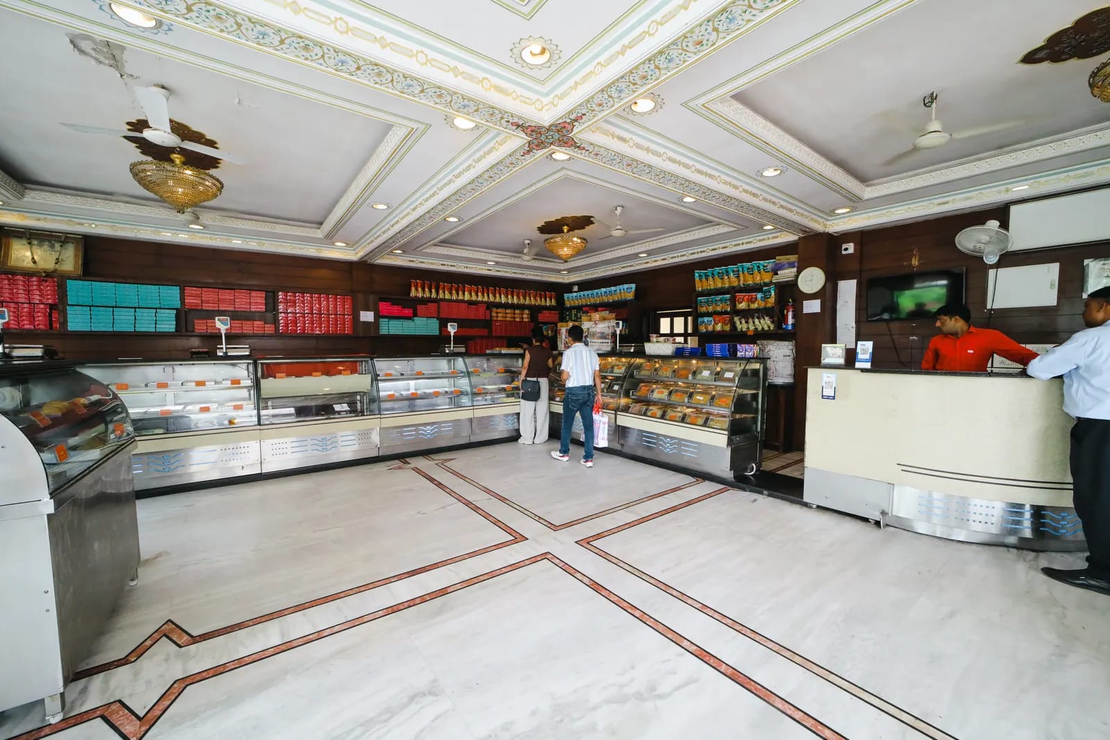 Vegetarian sweets and desserts at Cheelgadi restaurant in Jaipur